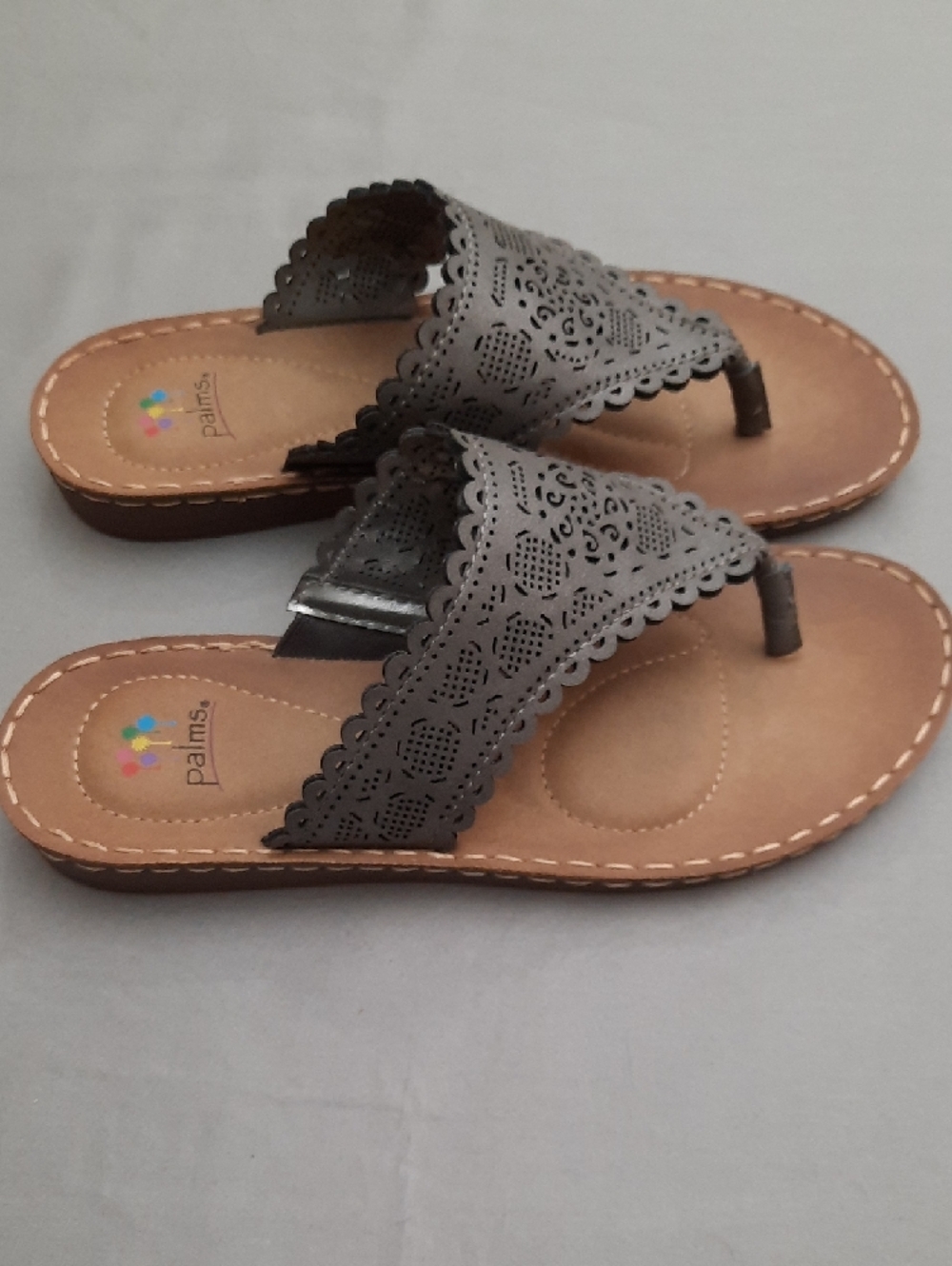 Palms Gray's Laser-Cut Thong Sandals for Women in Size 8M - Picture 7 of 10